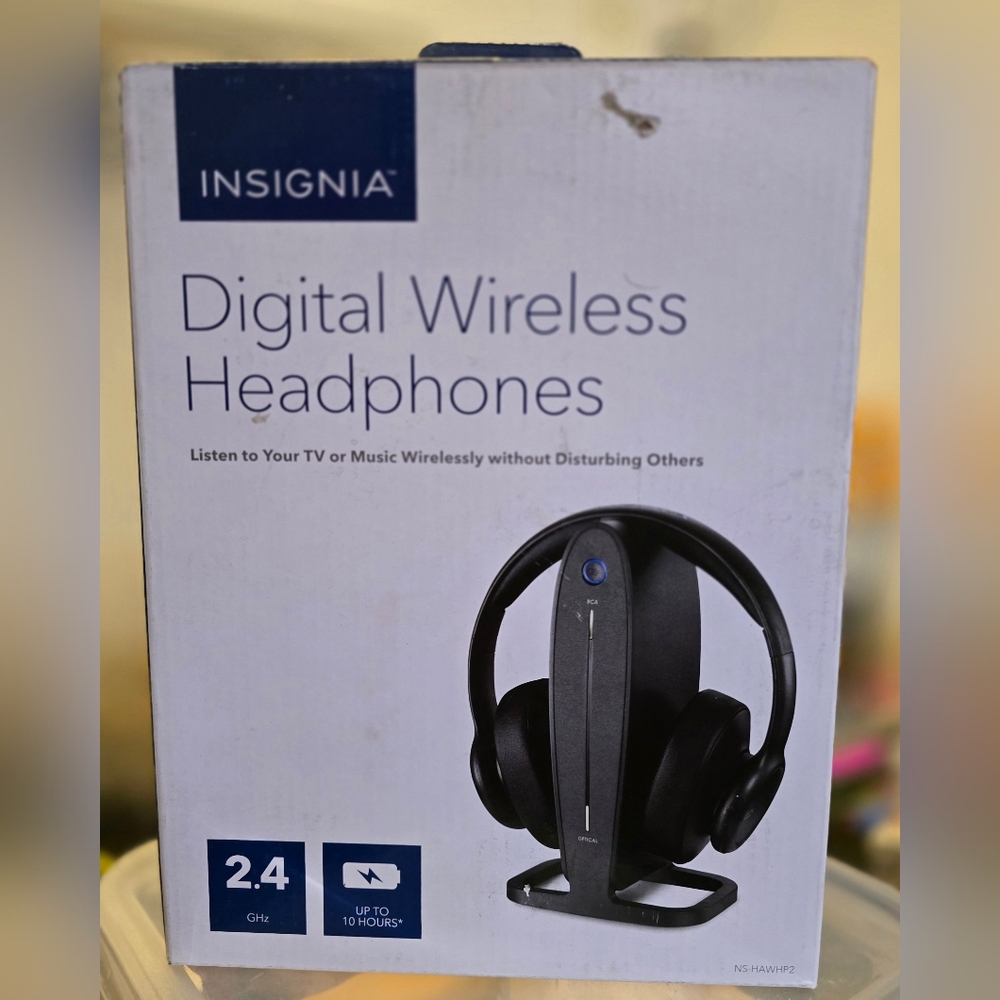 Insignia RF Wireless Over-The-Ear Headphones Black (USED)
